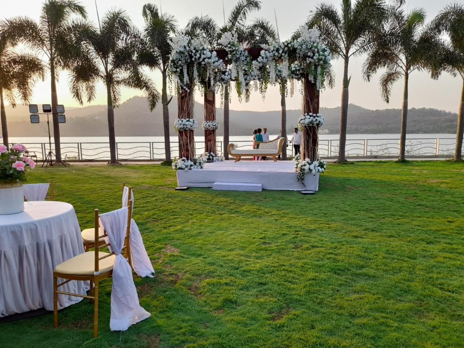 Aquarius Resort Gorhe Khurd Exteriér fotografie